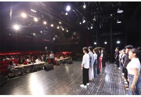 上海老女人肏B高三年级表演专业举行阶段考试
